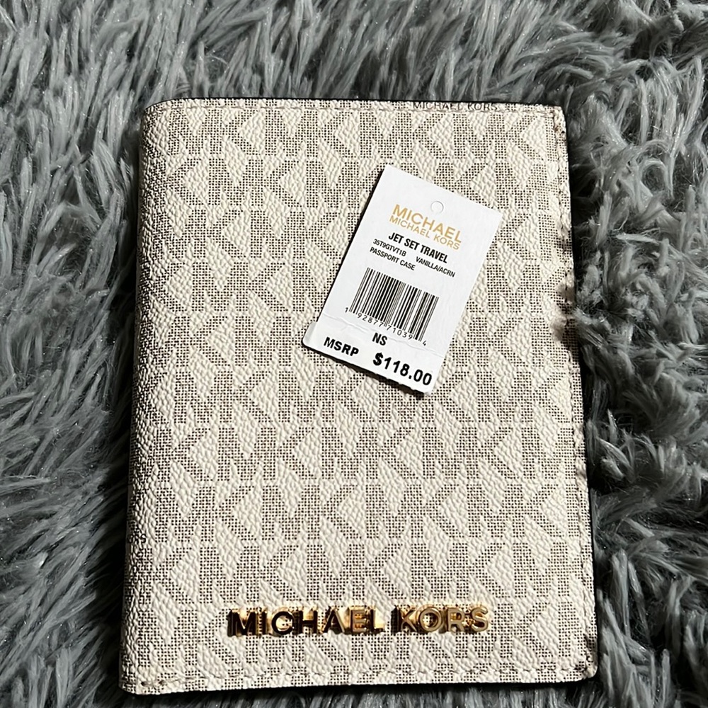 NWT Michael Kors Jet Set Brown MK Monogram Passport Wallet